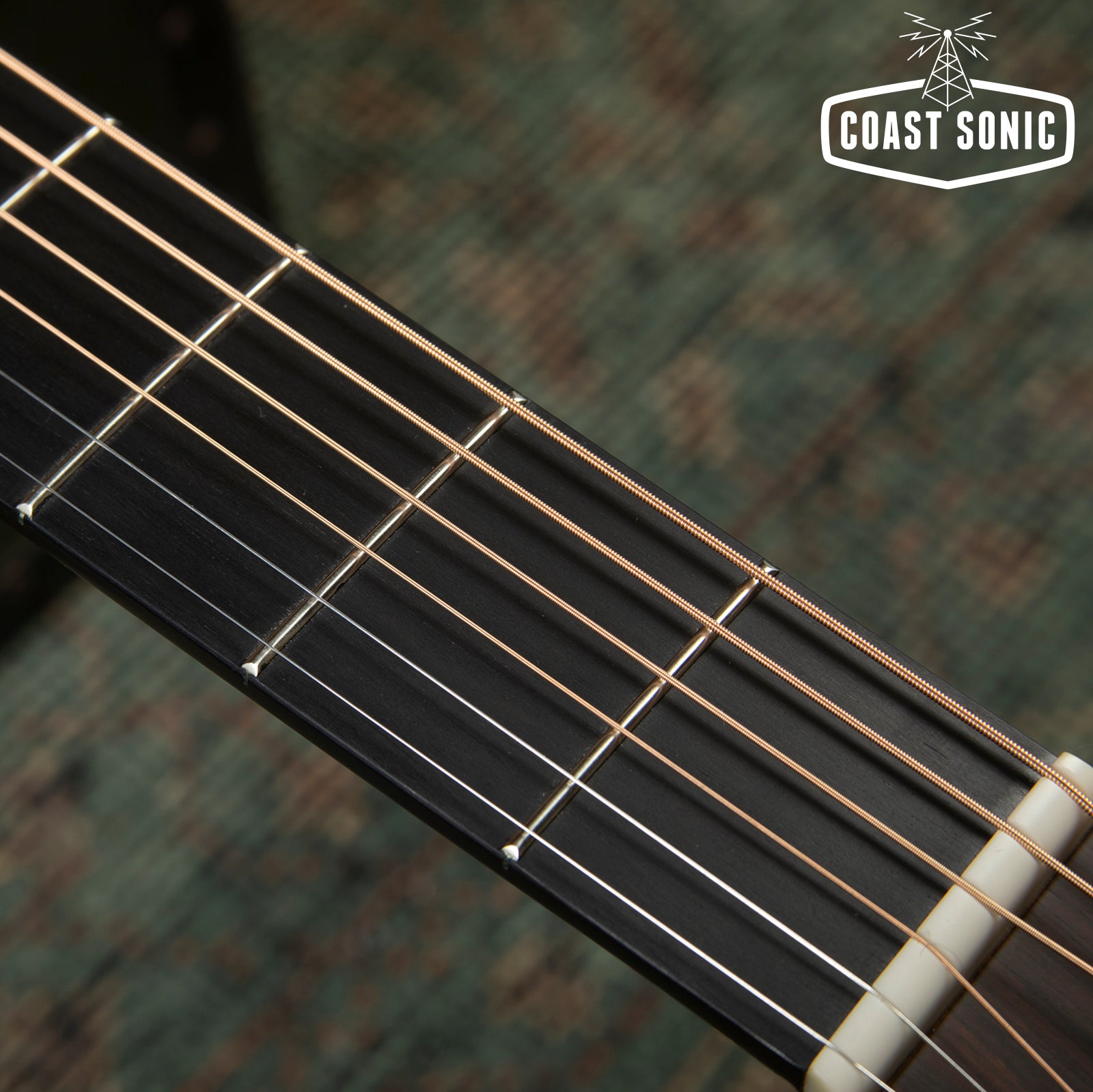 2000 Martin D-28 Standard Dreadnought w/ Case