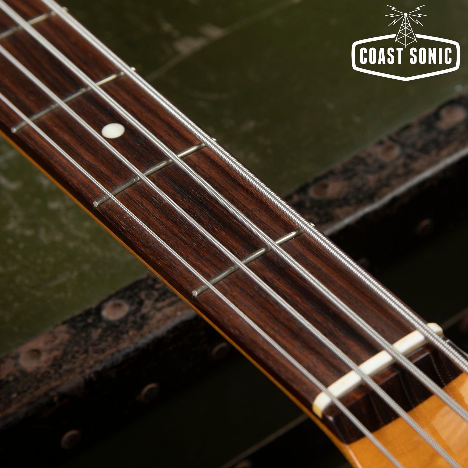 2010 Fender '62 Reissue Jazz Bass JB62 Made in Japan - Vintage White