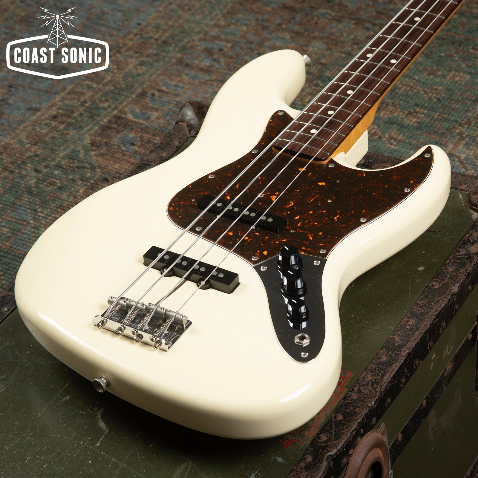 2010 Fender '62 Reissue Jazz Bass JB62 Made in Japan - Vintage White