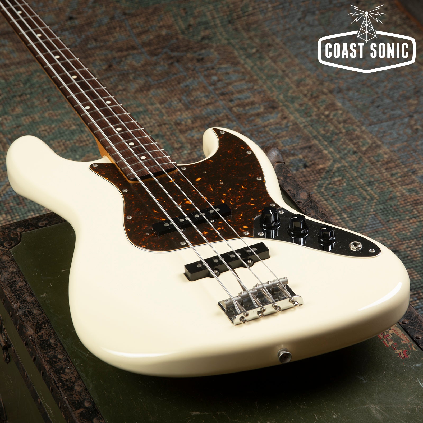 2010 Fender '62 Reissue Jazz Bass JB62 Made in Japan - Vintage White
