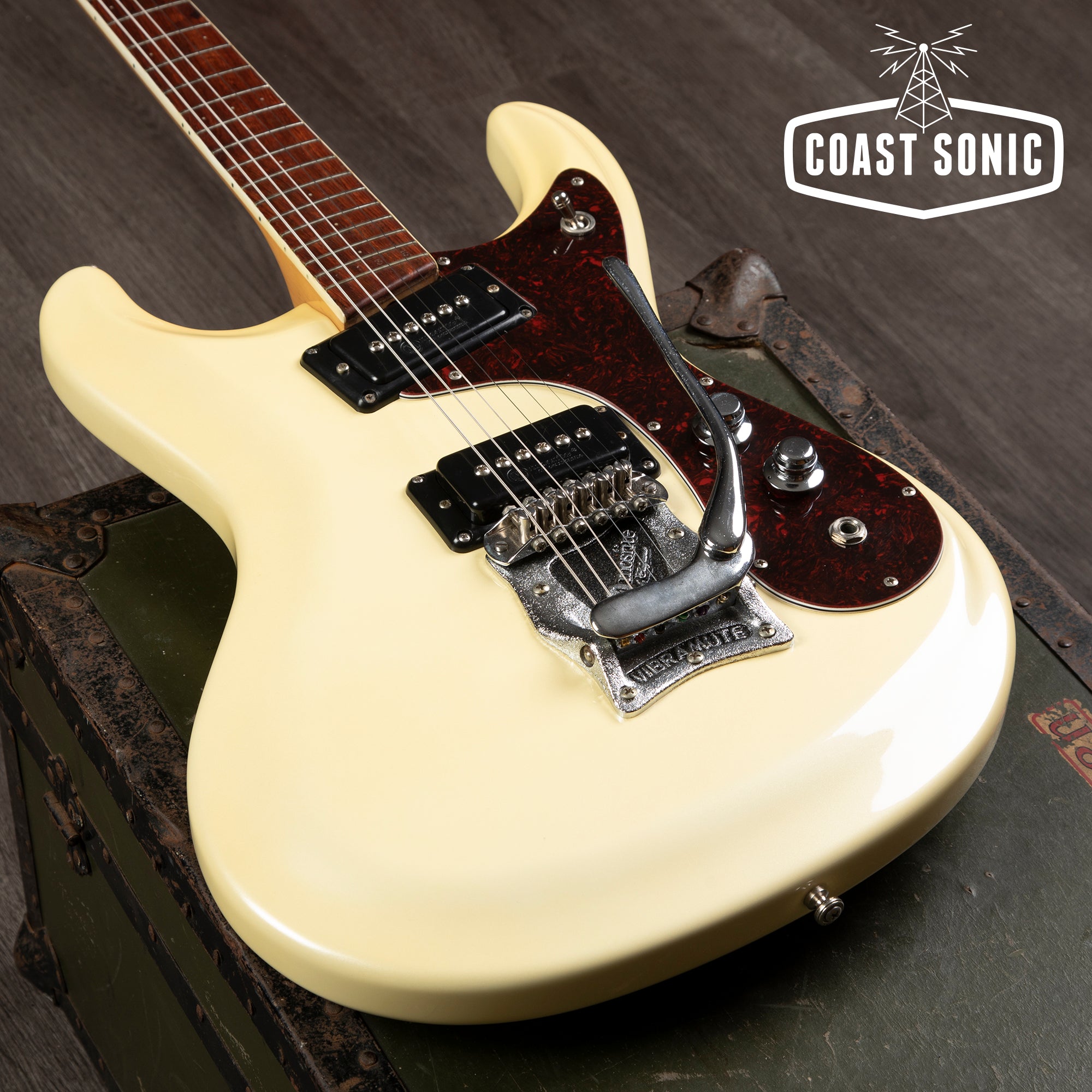 2000s Mosrite V-65 Ventures Model 1965 Reissue w/ Vibramute, original Tags & case, Filmore