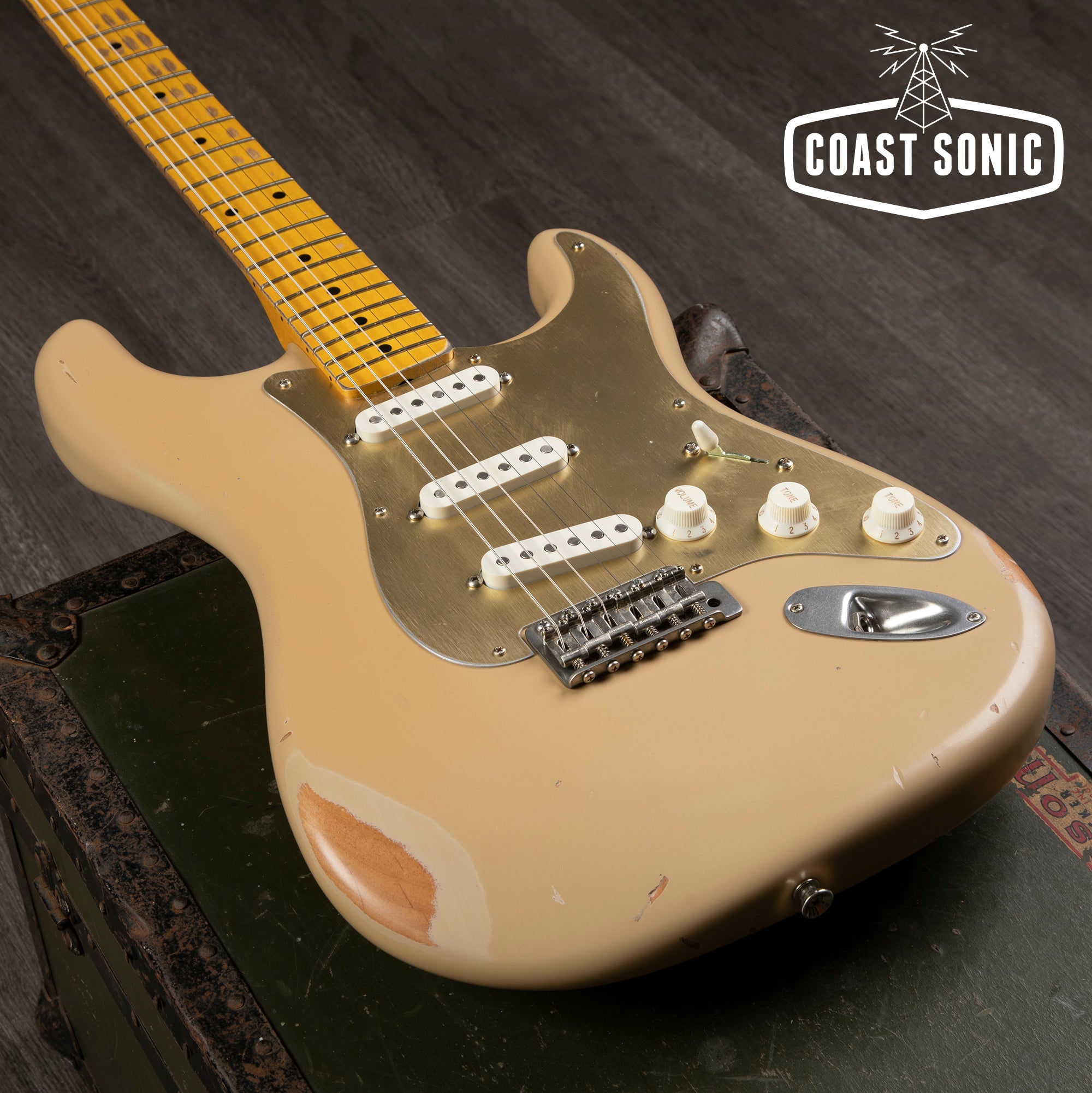 Nash Guitars S-57 desert sand