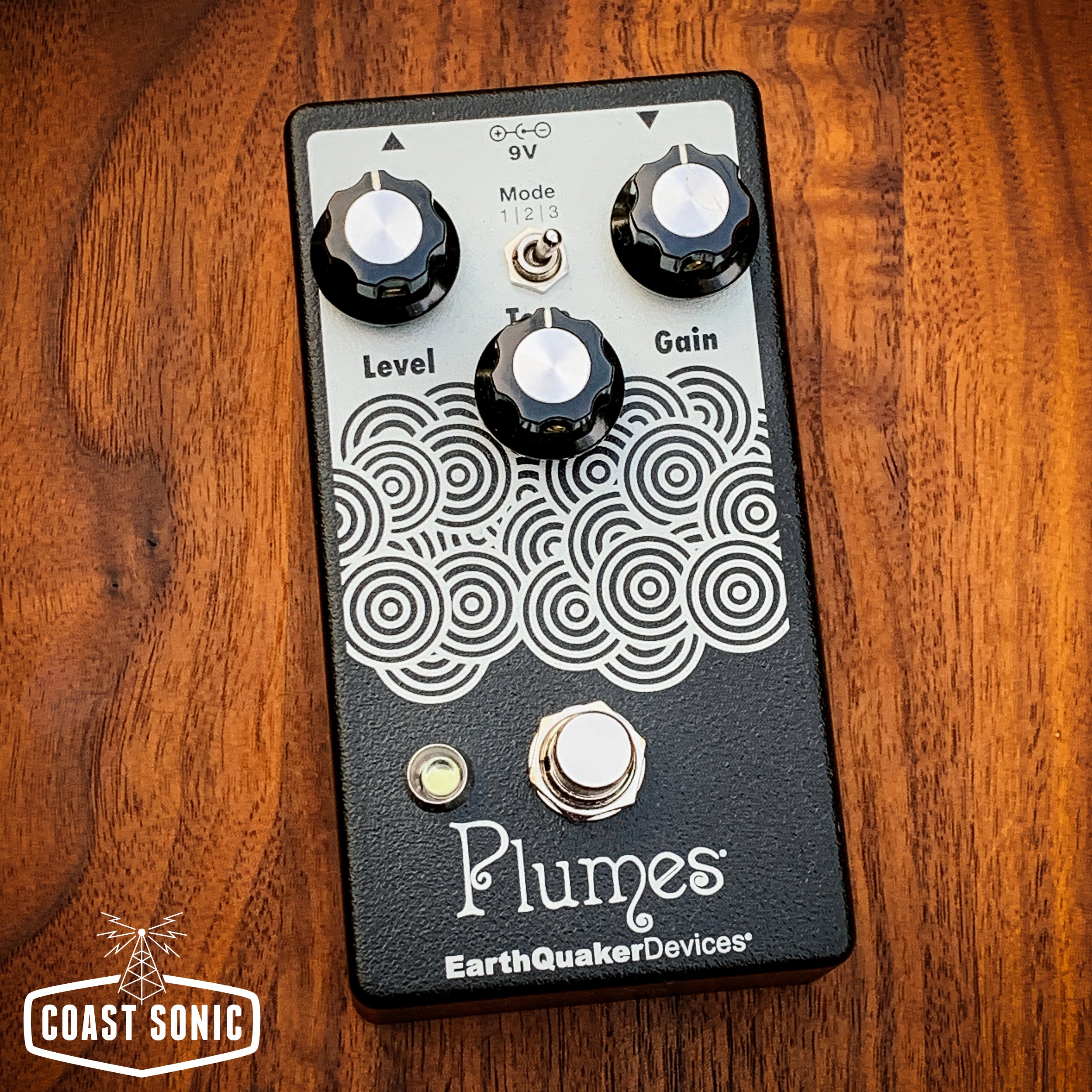 EarthQuaker Devices Plumes *Custom color black/cream*