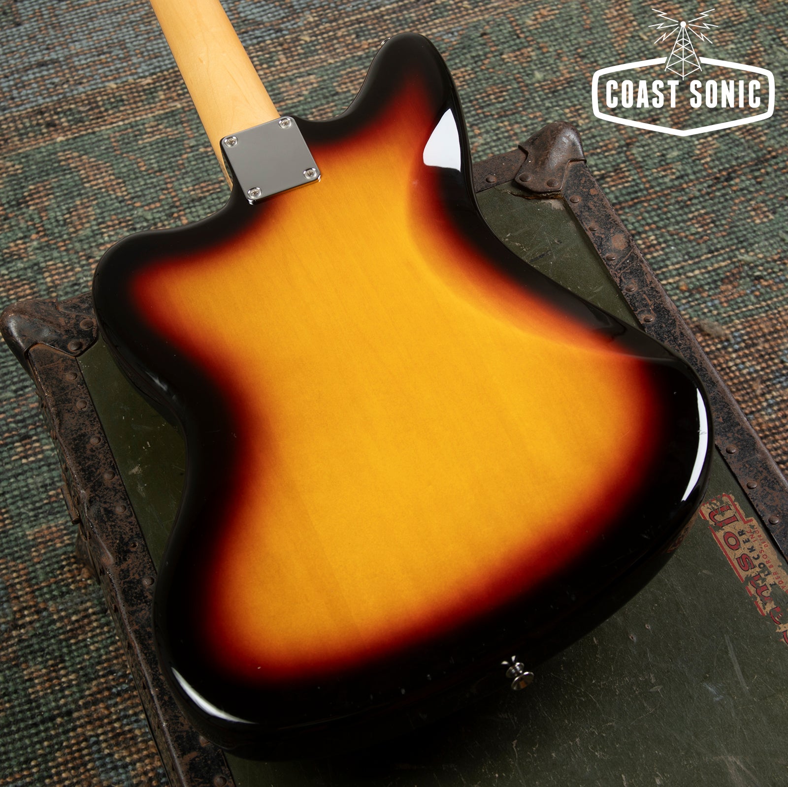 ギター Fender /Japan Traditional 60s Jaguar2024 2024 Fender Traditional II 60s Jaguar Black w/ Gold Guard, Ishibashi F