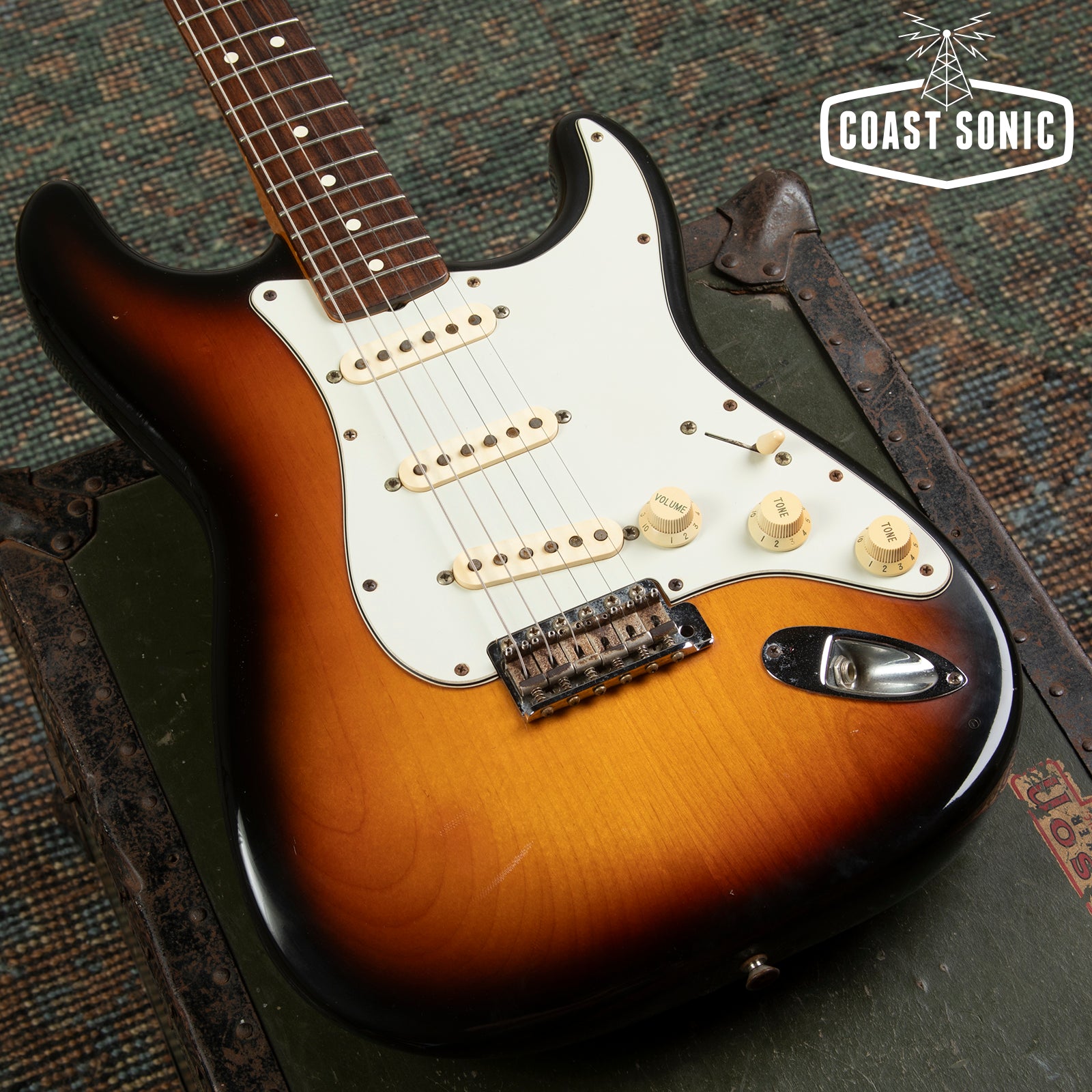 1997 Fender American Vintage Reissue '62 Stratocaster with original ca