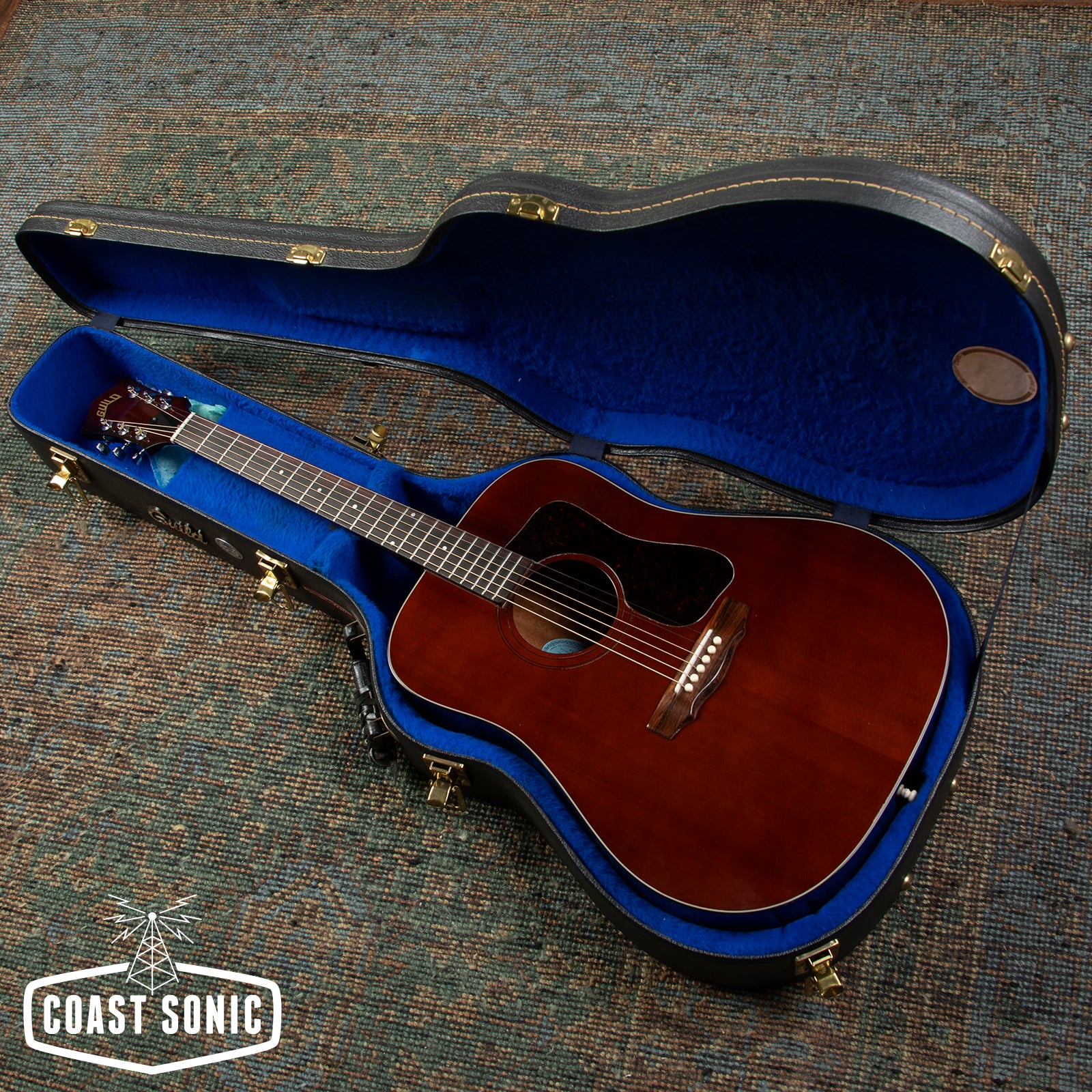 1979 Guild D25M Vintage Acoustic Guitar Dreadnought w/case, case prote