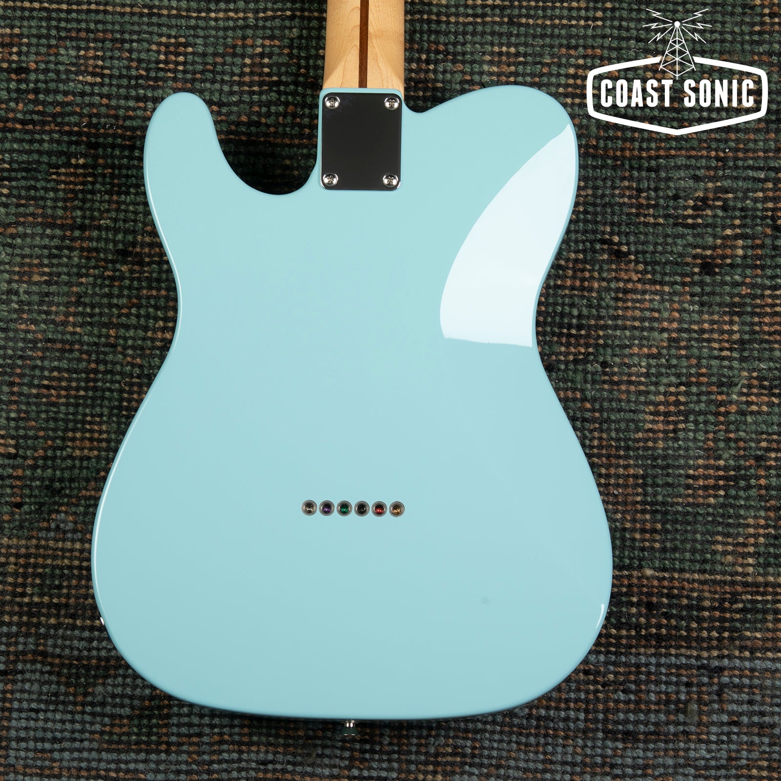 DAPHNETELE.jpg?v=1749585071&