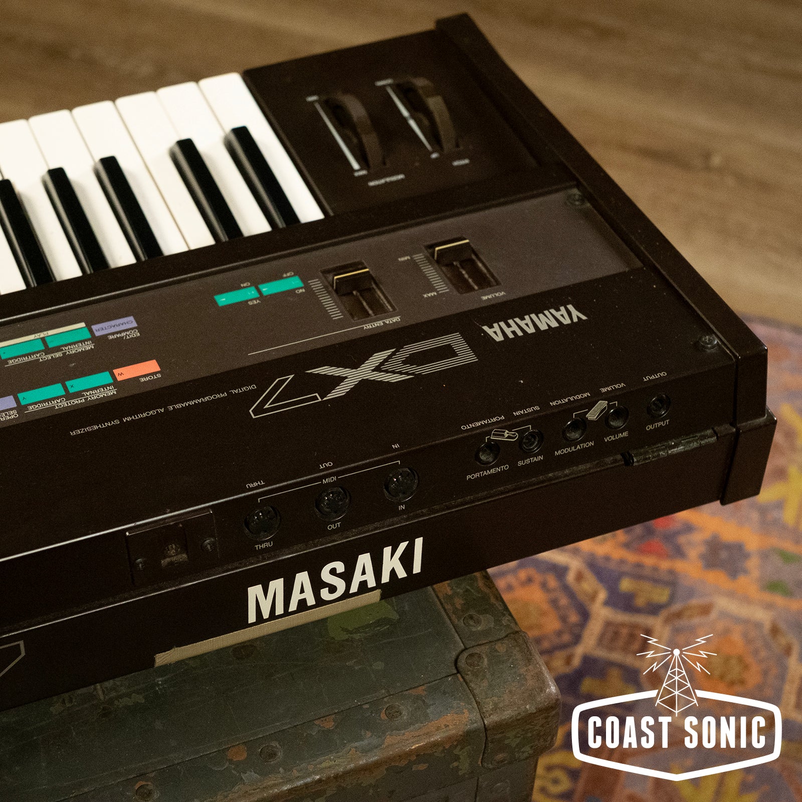 Vintage 1980s Yamaha DX7 Programmable Algorithm Synthesizer w/original