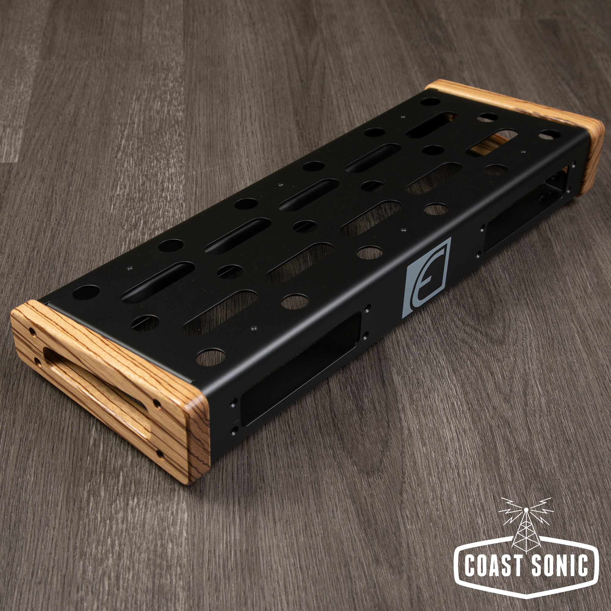 Emerson Custom Pedalboard Mini 7 x 18 Zebra Wood