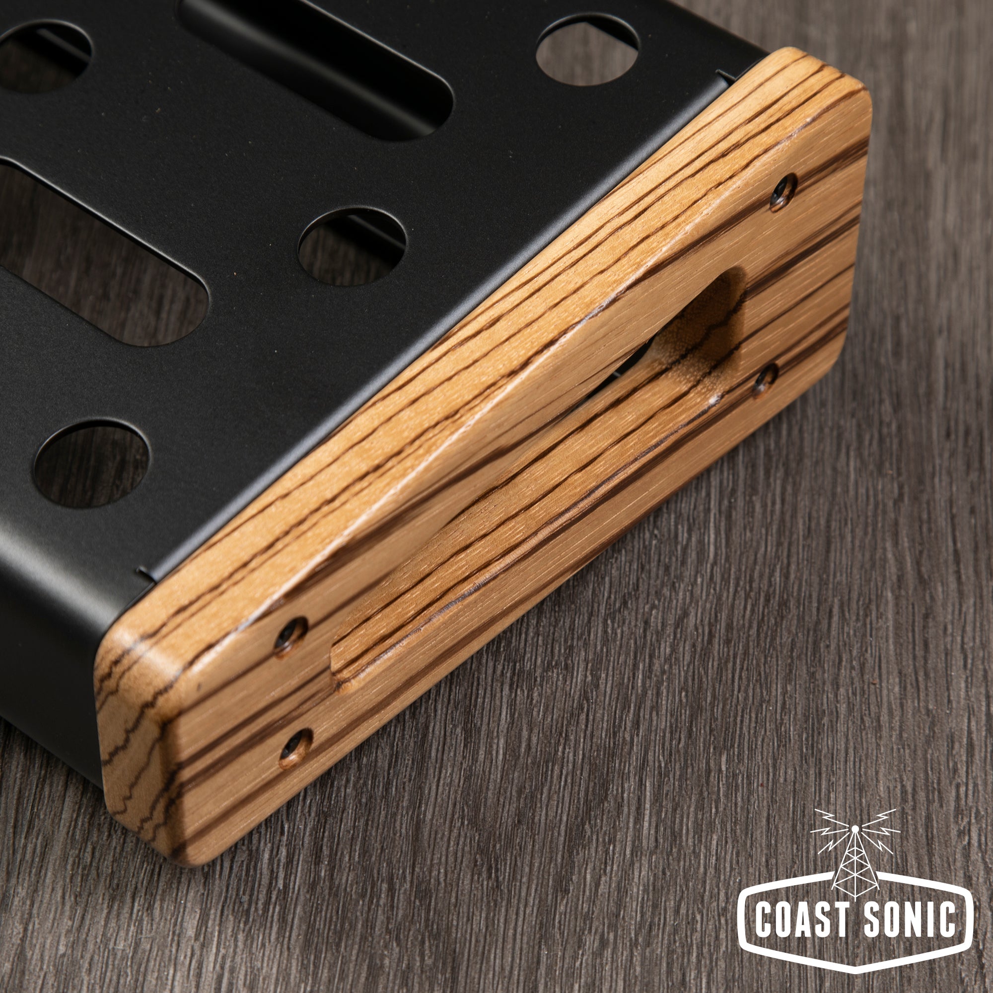 Emerson Custom Pedalboard Mini 7 x 18 Zebra Wood