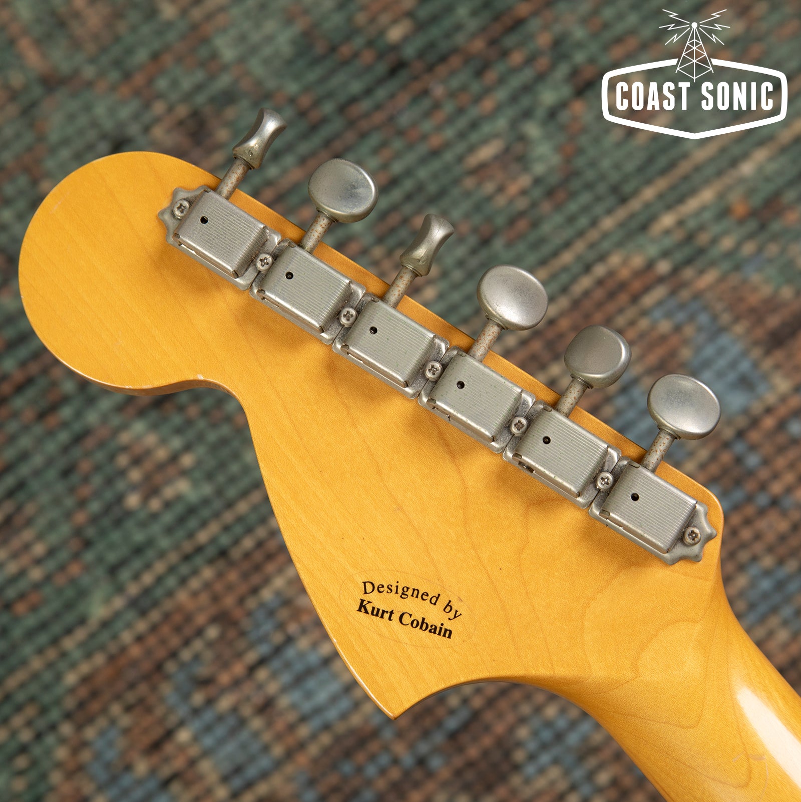 その他  cobain The guitar Kurt Cobain played at Nirvana's last show is up for