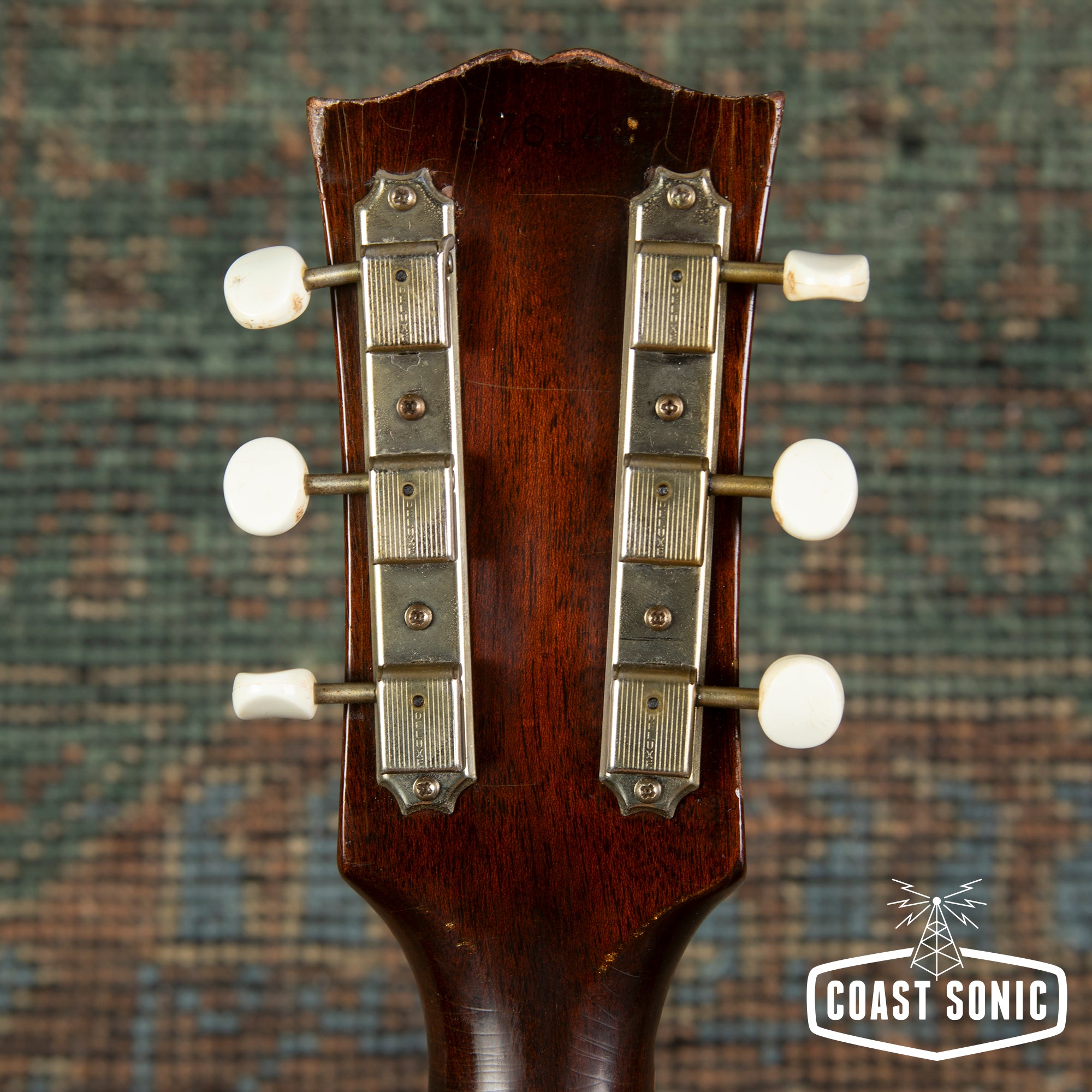 1967 Gibson LG-1 Acoustic Guitar with original Chipboard Alligator Cas