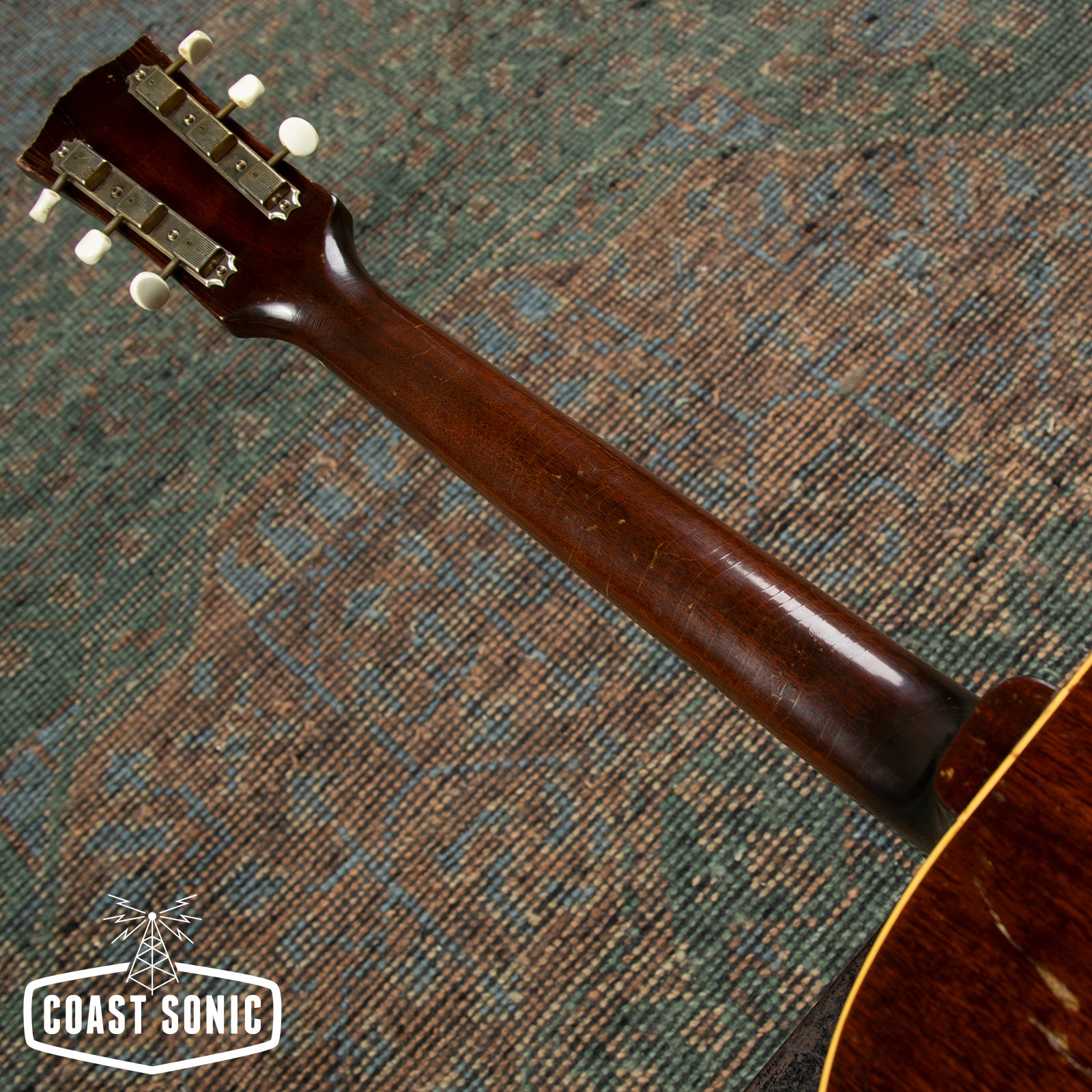 1967 Gibson LG-1 Acoustic Guitar with original Chipboard Alligator Cas