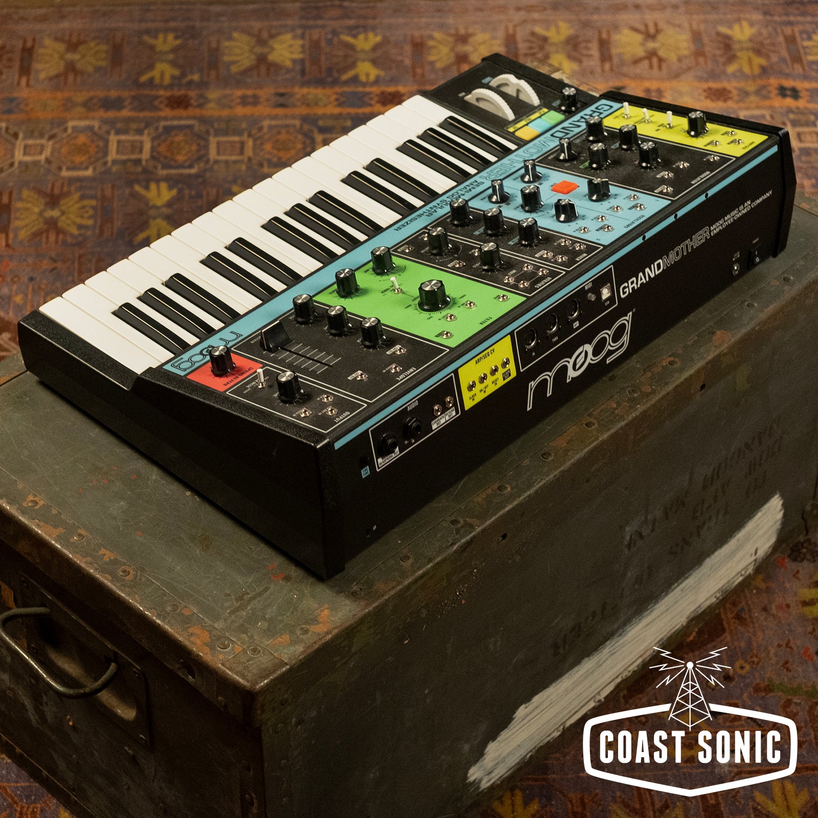Moog Grandmother 32-Key Semi-Modular Analog Synthesizer w/power, manua