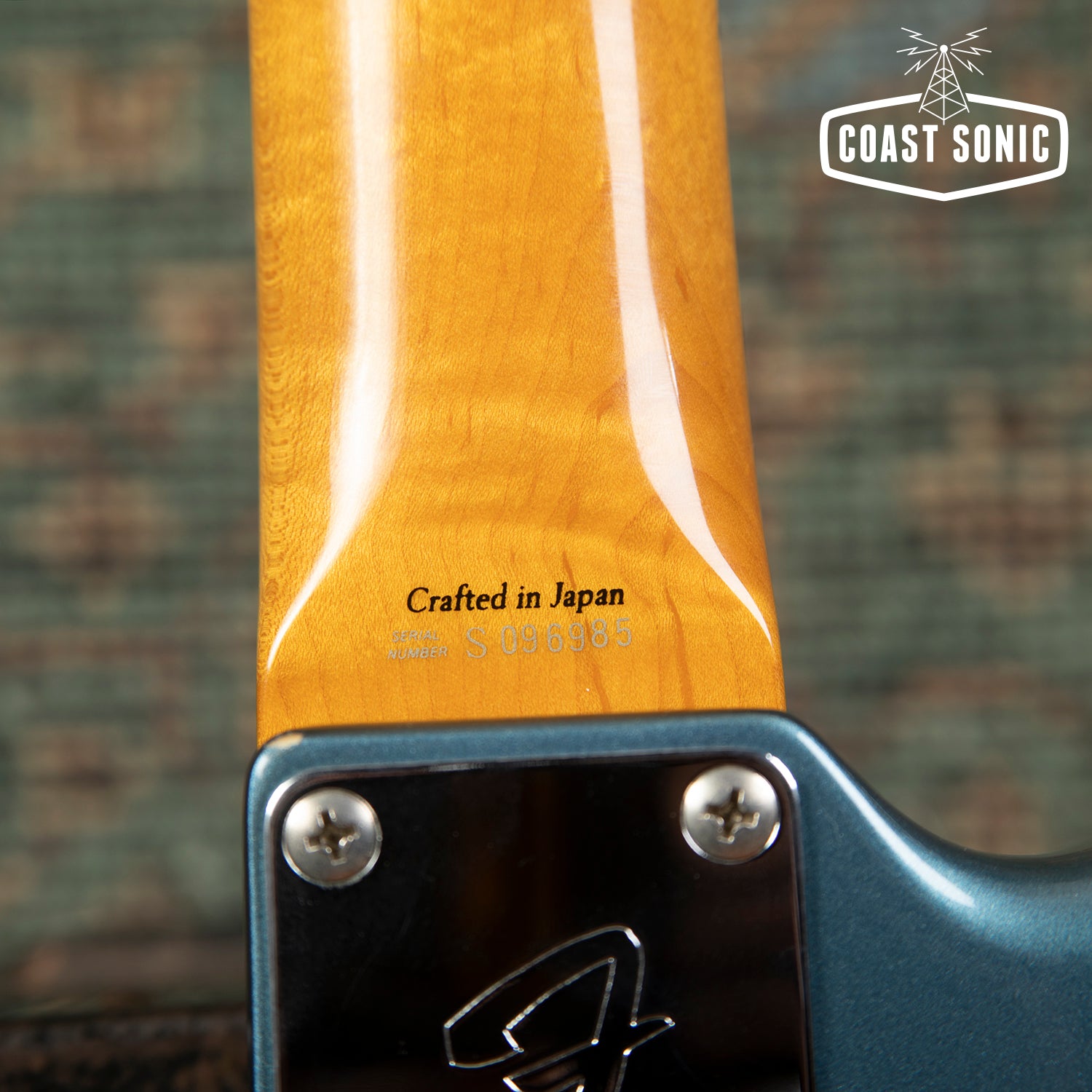 2006 Fender '69 Mustang Reissue Matching Headstock MG69-75 crafted in