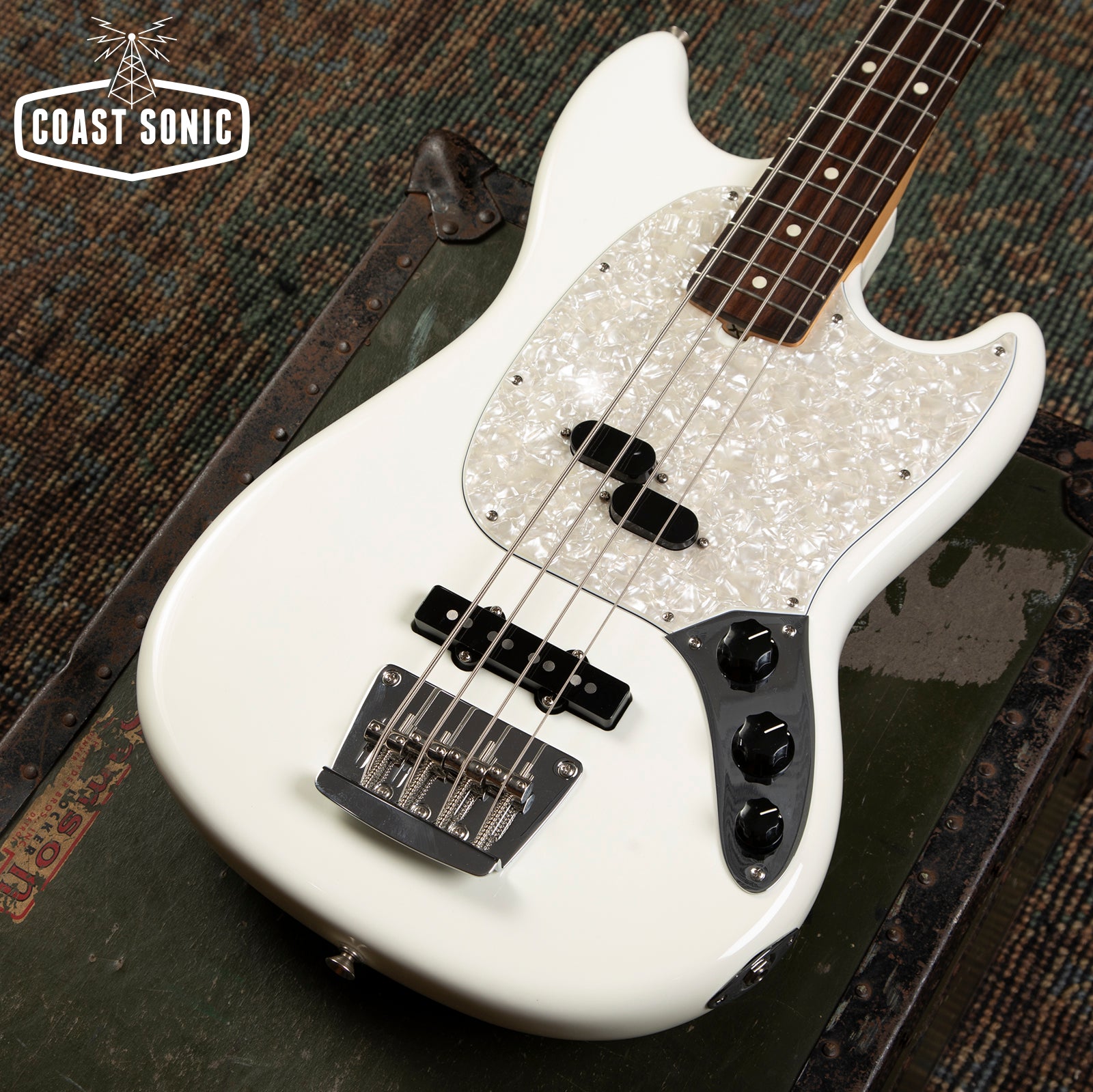 2022 Fender American Performer Mustang Bass - Arctic White