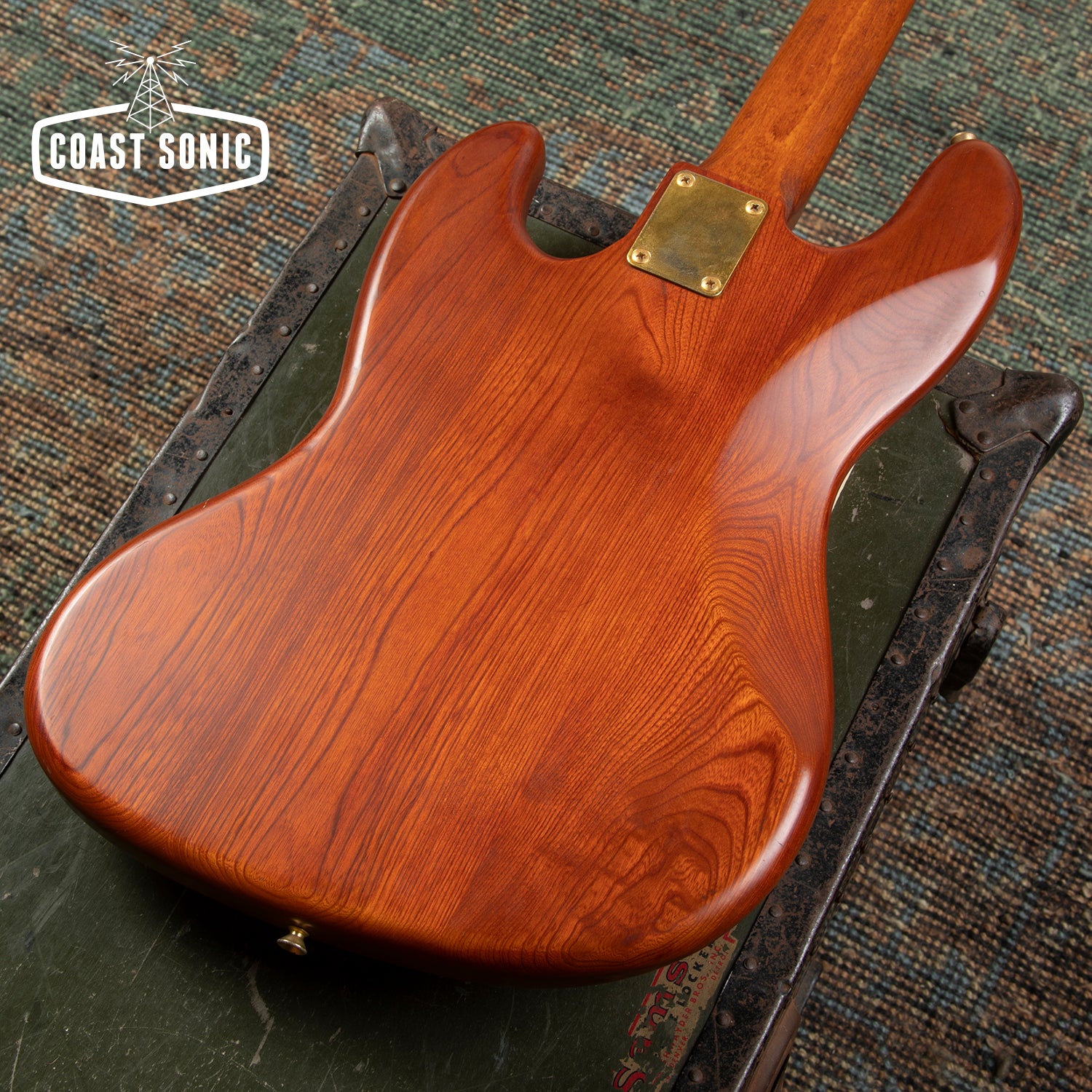 1993 Fender Order Made '62 Reissue Jazz Bass '62 Walnut Lacquer finish