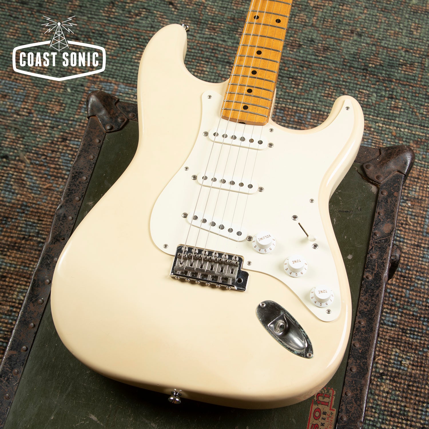 Fender Japan ST57 ホワイト 1976-1977 Fender Japan '57 Reissue Stratocaster ST57-70 Scalloped Board