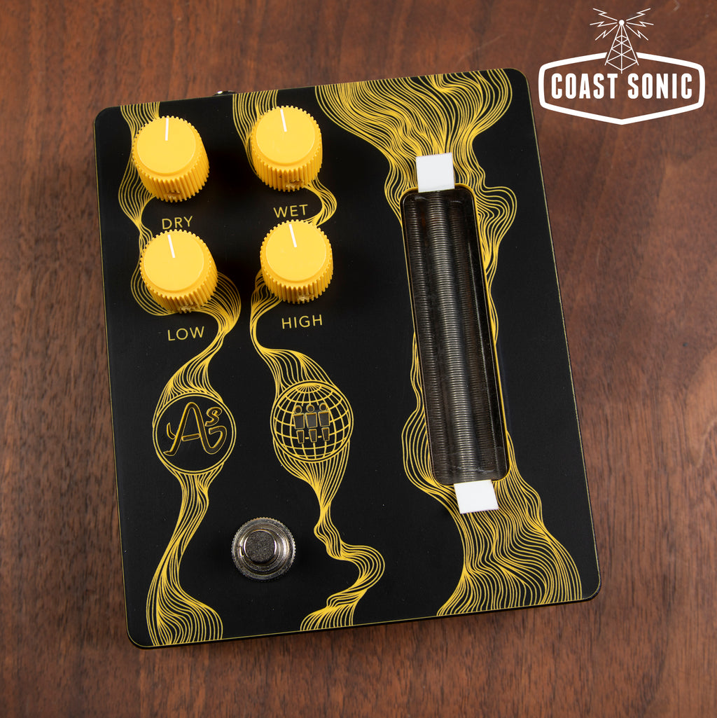 analog spring reverb pedal Third Man Records La Grotte Reverb